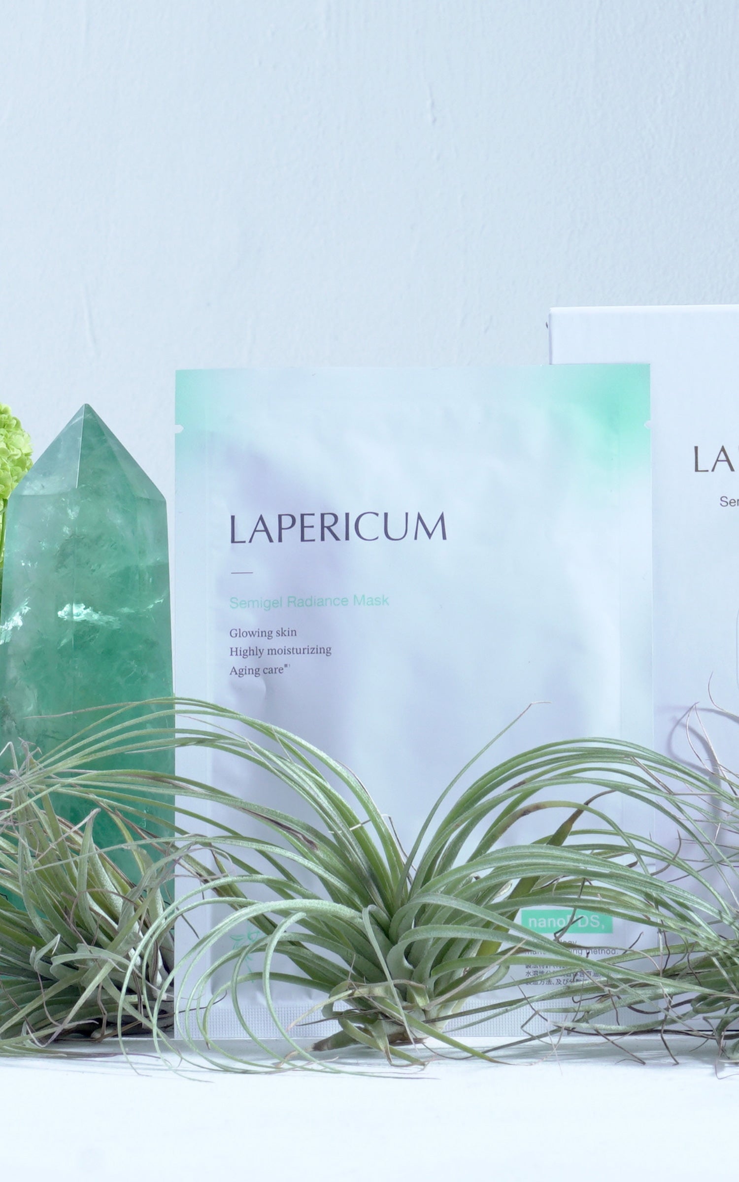 LAPERICUMは先進的エイジング研究から誕生した、高機能サイエンスコスメです。